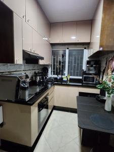 Chambre pour une femme ou pour un couple dans un Appartement de luxe bien situé et bien équipé