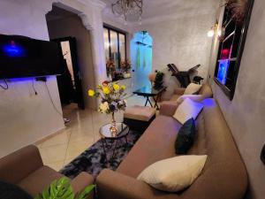 Chambre pour une femme ou pour un couple dans un Appartement de luxe bien situé et bien équipé