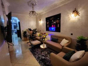 Chambre pour une femme ou pour un couple dans un Appartement de luxe bien situé et bien équipé