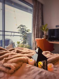 High Rise Luxe Stay - River View - Noida