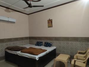 Shyama kunj asharm10 minutes away from Premanand jee