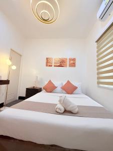 DJS Suites 10Min to SM Mall near Airport, Netflix, Fast Wifi, Hot &Cold Shower