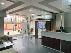 ARBIN HOTEL Akshay Premium suites 1 BHK Serviced Apartments Near Artemis Hospital Sector 52