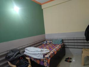 Shyama kunj asharm 5 minutes walk from banke bihari ji