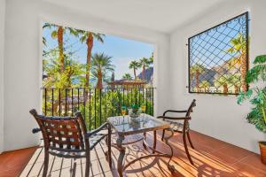 LV027 Upstairs Studio Overlooking Lap Pool