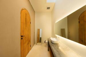 Modern 1BR Oasis - Sunken Lounge & Near Canggu