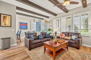 LV370 Vibrant Downstairs 3BR Legacy Villa Lock-Off