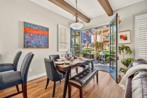 LV370 Vibrant Downstairs 3BR Legacy Villa Lock-Off