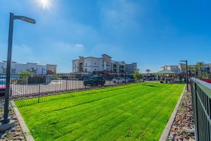 Near Stadium with Balcony Pool Gym Parking and W D