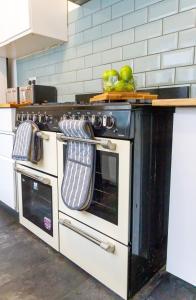 Forster - 6Bdrm Sleeps 12 Good for Contractor