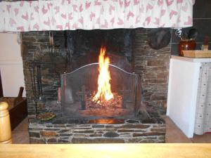 Confortable gîte avec grande cheminée et vues sur les montagnes