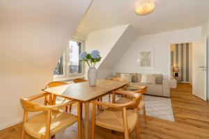 Vertical Suite Modern 3 Bedroom Apartment near Central Station