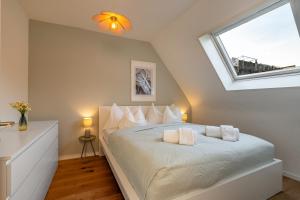 Vertical Suite Modern 3 Bedroom Apartment near Central Station