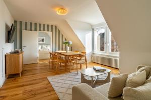 Vertical Suite Modern 3 Bedroom Apartment near Central Station