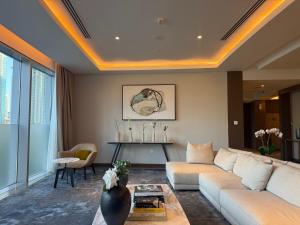 Varen Private Room in Shared Burj Vista Apartment