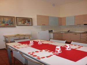 Comfortable flat near the sea with garden