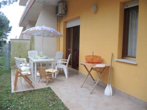 Comfortable flat near the sea with garden