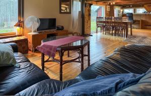 2 Bedroom Lovely Home In Aneby