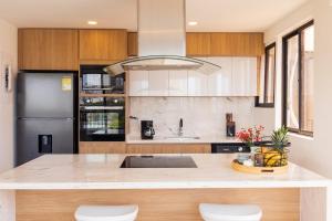 Modern duplex - Stunning views !