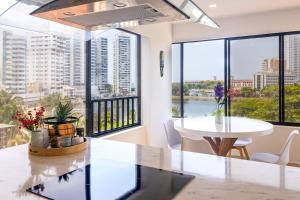 Modern duplex - Stunning views !