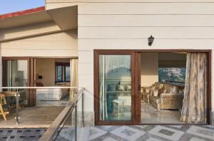 Serene Shimla 4BHK Villa with Mountain & Valley View