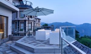 Serene Shimla 4BHK Villa with Mountain & Valley View