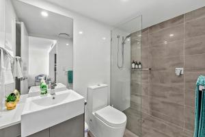 Sunny Apt near Woolloongabba Stadium w Rooftop Pool City Views