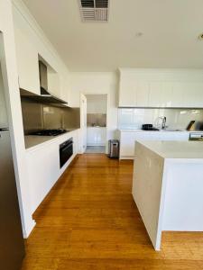 Spacious home with Netflix, Wifi, parking and workspace