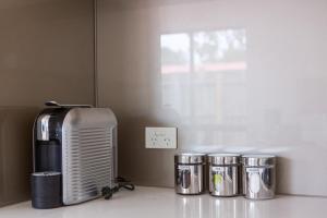 Spacious home with Netflix, Wifi, parking and workspace