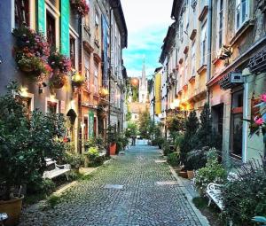 Sweetheart Apartment