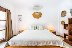 Oasis tropical, quiet and cosy villa Batubolong beach