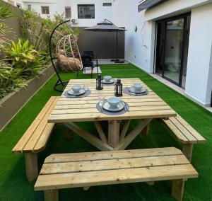 Modern apartment, large terrace, heart of Casa