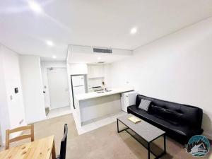 Waterloo 3-Bed Apartment with Internal Stairs