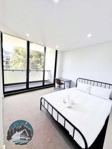 Waterloo 3-Bed Apartment with Internal Stairs