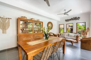 Oasis tropical, quiet and cosy villa Batubolong beach