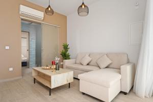 SunnyVillas Suite Mythical GYM Swimming Pool S19