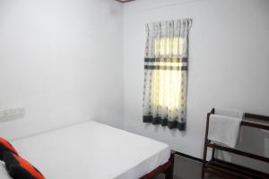 Meera House & Tourist Inn