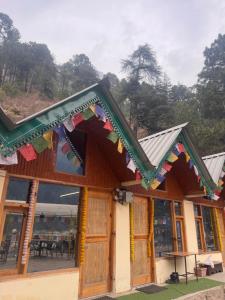 Zero Cottage, chalal river side