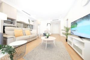 Sydney Mascot Kent Rd 2 bed 2 bath Close station