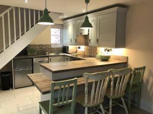 Repton Cottage in the Heart of the Village