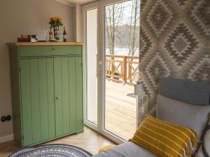 Semi-detached house directly on the lake, Stare Czaple