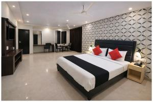 New Krishna Deluxe Residency near Lucknow Juncation # Free Wi-Fi and Room Service Facilities # Fully Air conditioning Premium Room - Best Premium Hotel In Lucknow