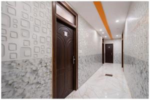 New Krishna Deluxe Residency near Lucknow Juncation # Free Wi-Fi and Room Service Facilities # Fully Air conditioning Premium Room - Best Premium Hotel In Lucknow