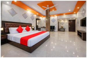 New Krishna Deluxe Residency near Lucknow Juncation # Free Wi-Fi and Room Service Facilities # Fully Air conditioning Premium Room - Best Premium Hotel In Lucknow