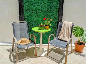 Romantic Escape I 500m Beach I Memory Foam King Bed I AC Kitchen WiFi Value Stay 1A