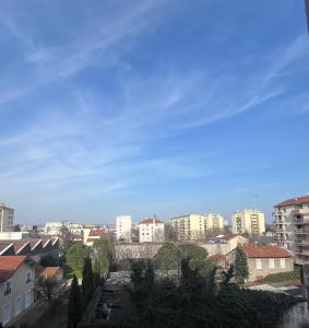 Appartement de charme - Parking privé gratuit - Métro proche - Cours Emile Zola