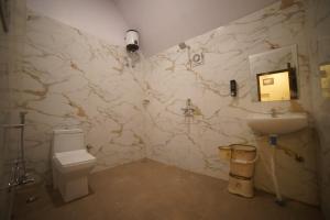 Hotel Char Dham Palace Near Kashi Vishwanath Temple