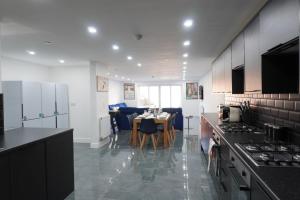 10BR 4Bath Home, Stag Do, Contractors, Big Group