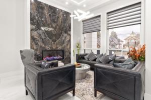 6BR Entire Home Sleeps 14 Private Parking Pet-Friendly Near Vancouver
