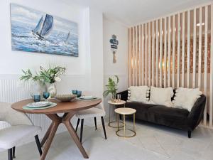 Sun & Palms - Beach Vibe Designer Apartment